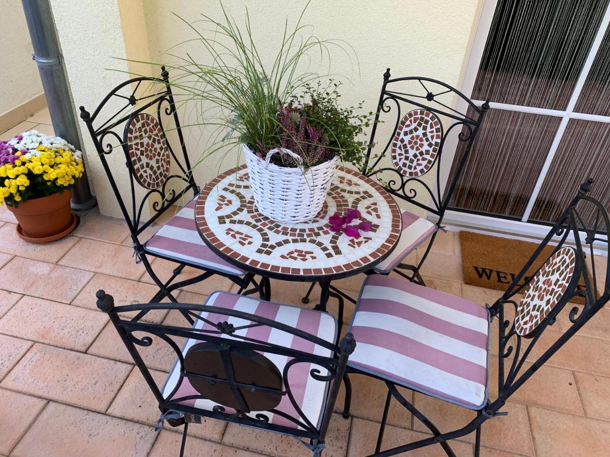 Terrassenwohnung In Estenfeld Bei Wuerzburg Εξωτερικό φωτογραφία